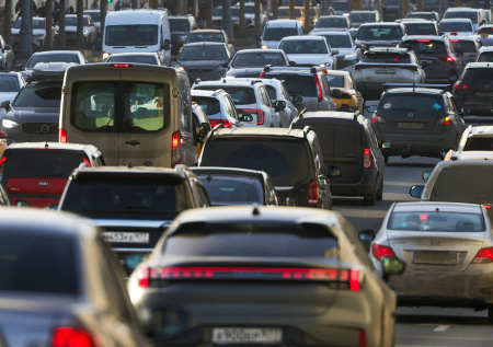 Движение в центре Москвы встало из-за перекрытий нескольких участков