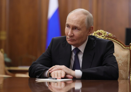 Путин поздравил лидеров иностранных государств с годовщиной Великой Победы