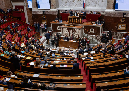 Французские парламентарии затянули обсуждение оборонного законопроекта