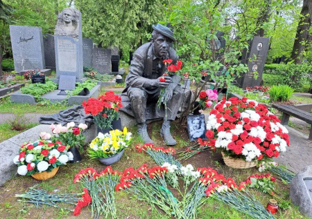 Никулин, Гурченко, Плисецкая: фото могил артистов, переживших ВОВ