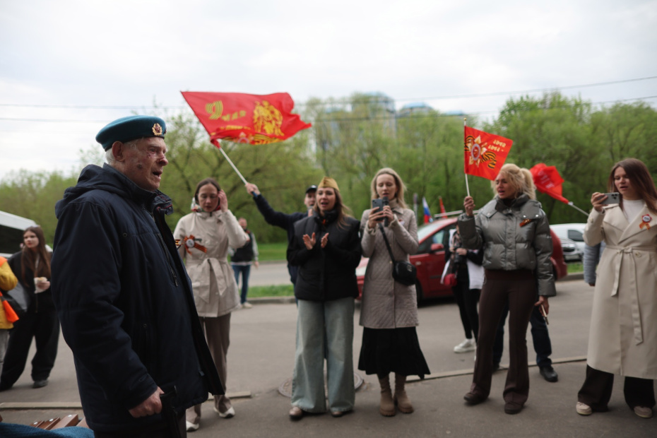 Поздравление ветеранов Великой Отечественной войны от волонтеров региональной общественной организации «Живой голос Победы»