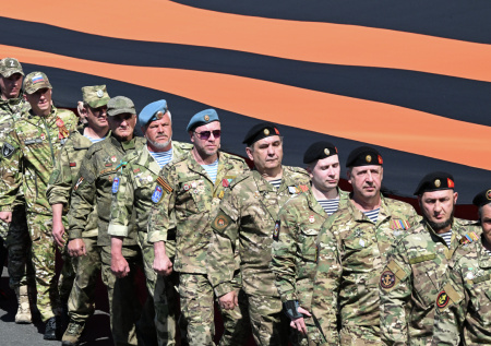 Стало известно, сколько бойцов СВО прошли маршем по Красной площади