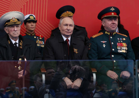 100-летний ветеран и Герои России: кто сидел с Путиным на параде Победы