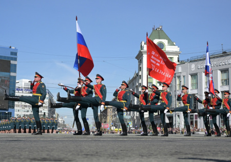 Военный парад прошел на главной площади Новосибирска