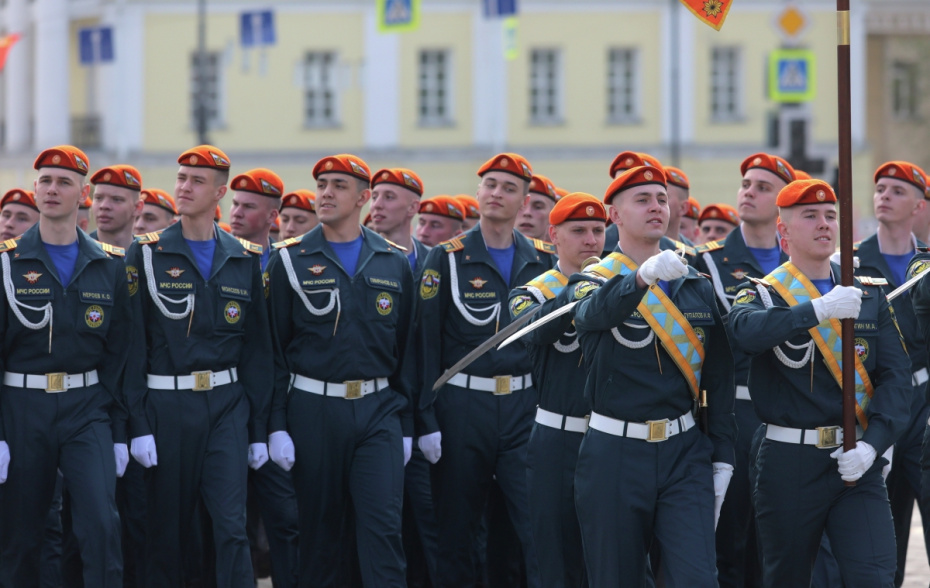 Военнослужащие на параде, посвященном 81-й годовщине Победы в Великой Отечественной войне, в Екатеринбурге