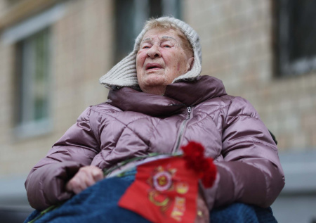 «Страна у нас одна»: 101-летняя ветеран приняла поздравления с Днем Победы