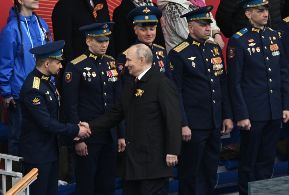 Владимир Путин и участники СВО на военном параде в Москве в честь 81-й годовщины победы в Великой Отечественной войне