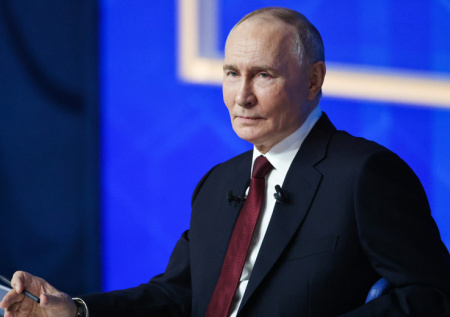 «Очень достойно»: Путин оценил разговор с Трампом о 9 мая