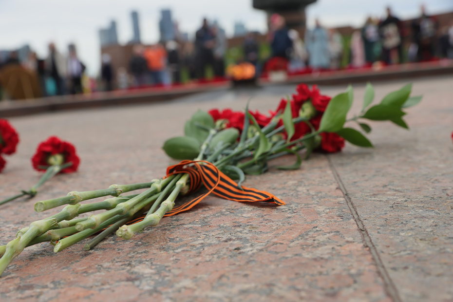 Возложение цветов в честь Дня Победы на Поклонной горе в Москве