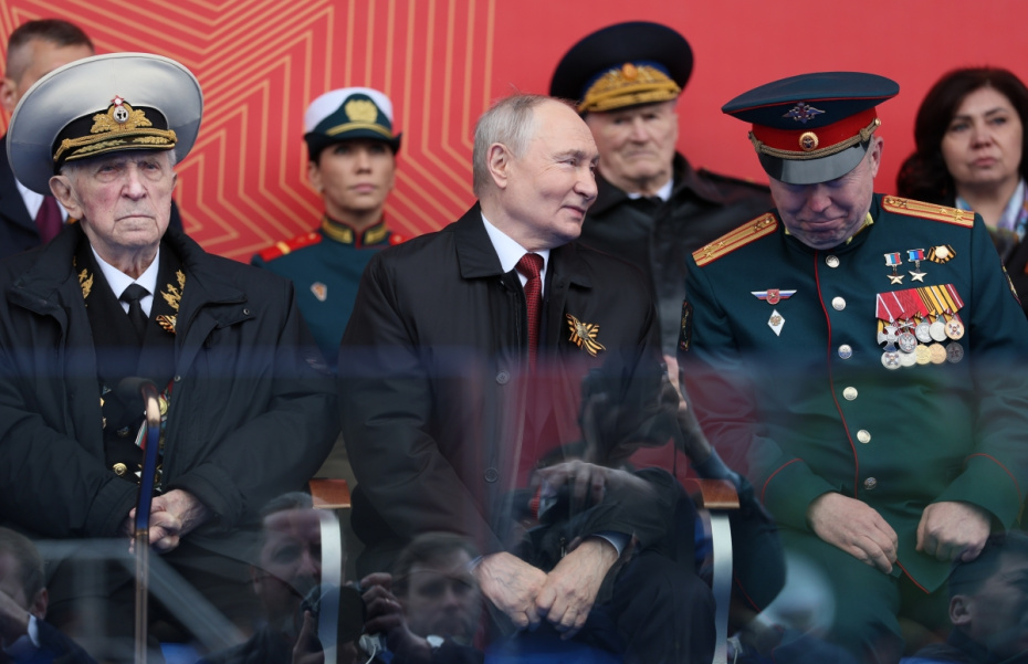 Владимир Путин на Красной площади в Москве на военном параде в честь 81-й годовщины победы в Великой Отечественной войне