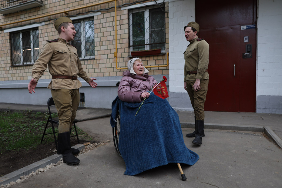 Поздравление ветеранов Великой Отечественной войны от волонтеров региональной общественной организации «Живой голос Победы»