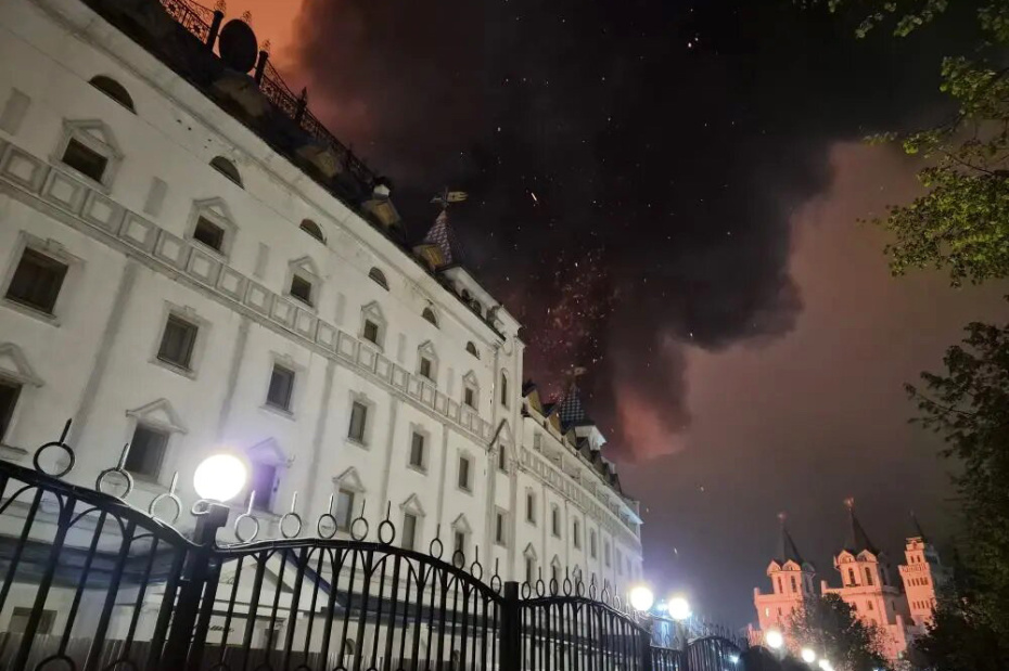 Пожар на Вернисажной улице в Москве