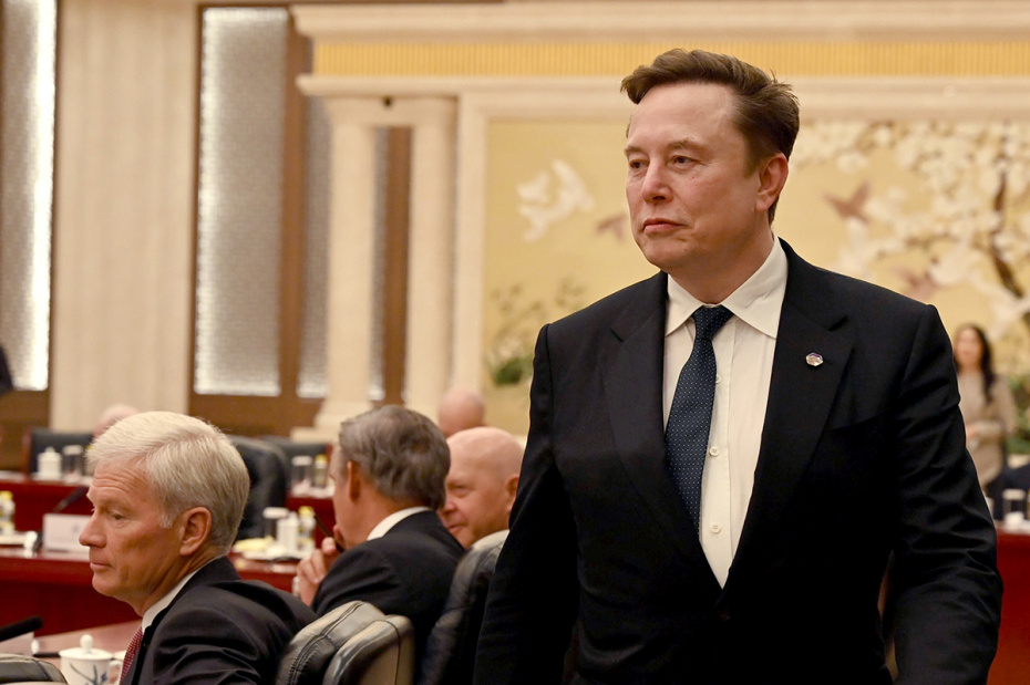Илон Маск на встрече. Президент США Трамп во время своего визита в Китай в сопровождении большой бизнес-делегации