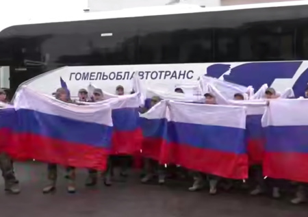 Появились первые кадры вернувшихся из плена российских военных