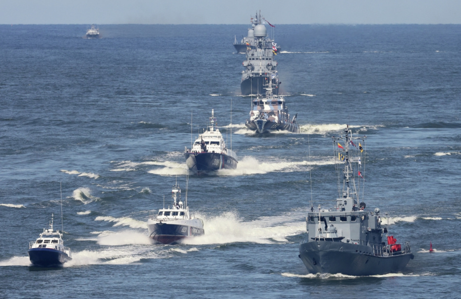 Корабли Балтийского флота ВМФ РФ во время парада