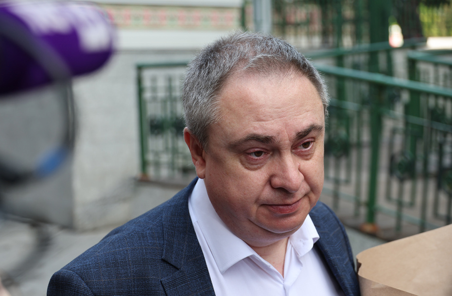 Иван Цыбин перед церемонией отпевания и прощания с Владимиром Молчановым
