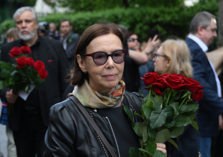 Звезда «Обыкновенного чуда» появилась на публике на фоне слухов о болезни