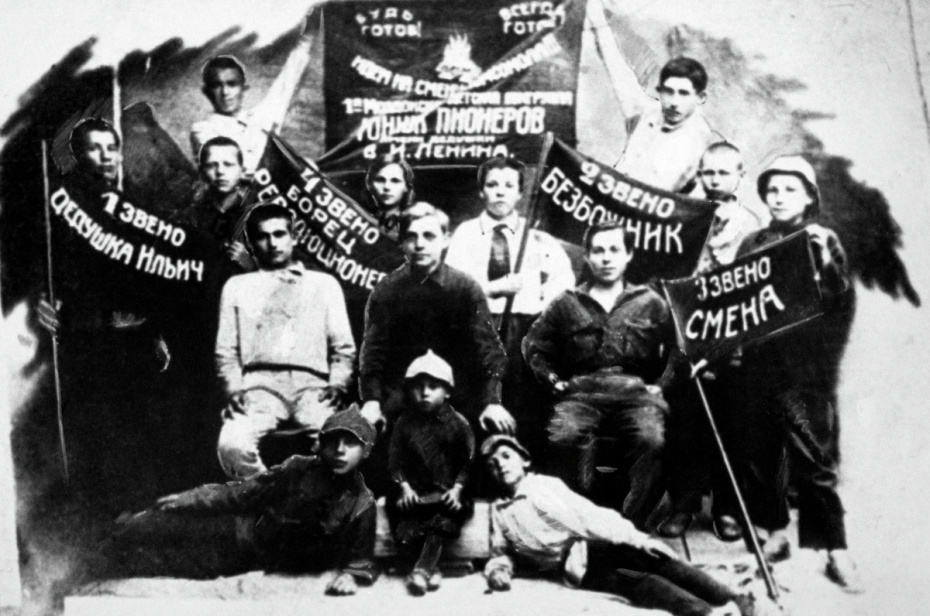 Первый пионерский отряд Моздокского района Северной Осетии. Снимок 1922 года опубликован в газете «Комсомольская правда» 15 марта 1972 года