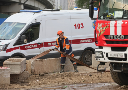 В МЧС рассказали о ходе тушения пожара на Амурской улице в Москве