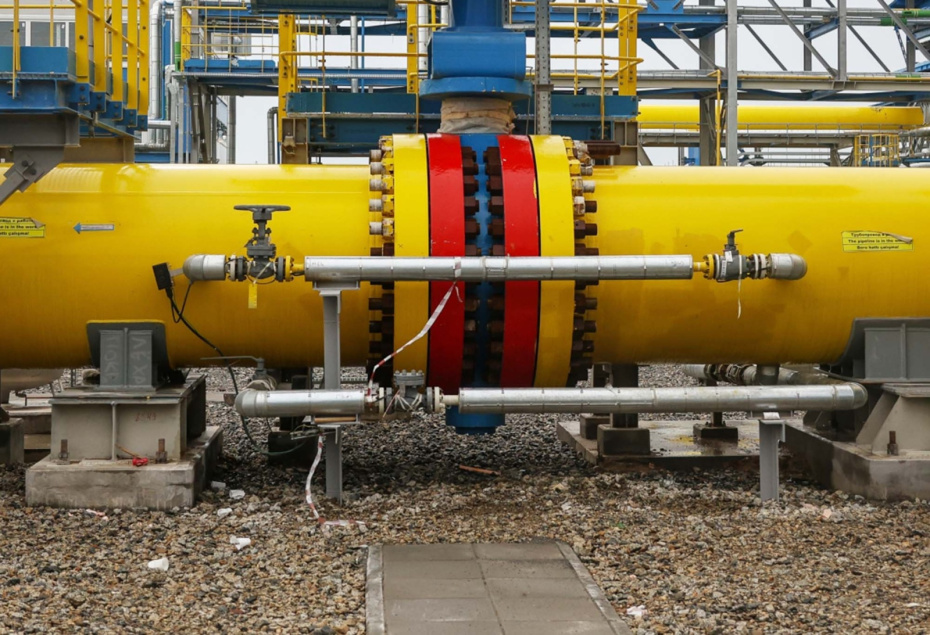 Надземные трубопроводы входа сырьевого газа из газопровода «Сила Сибири»