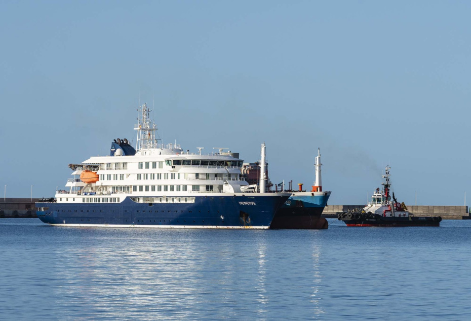 Круизное судно MV Hondius