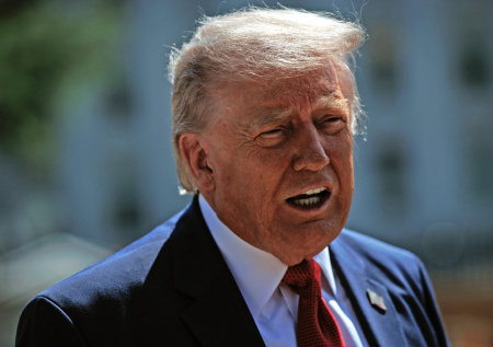 Политолог ответил, завершит ли Трамп войну с Ираном по требованию сената