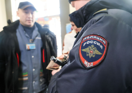 МВД возьмет на контроль ситуацию с оставшимся в России блогером Черкашиным