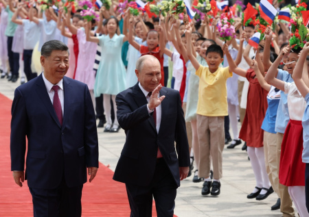 Торжественная встреча, приветствие детей: яркие кадры визита Путина в Китай