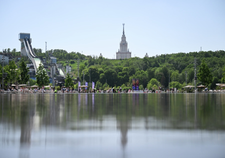 Пик зноя в Москве — +30–31 до конца недели: фото плавящейся от жары столицы