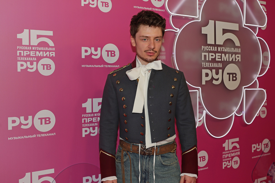 Певец Дима Ермузевич на XV Русской музыкальной премии телеканала РУ.ТВ на «ВТБ Арене» в Москве