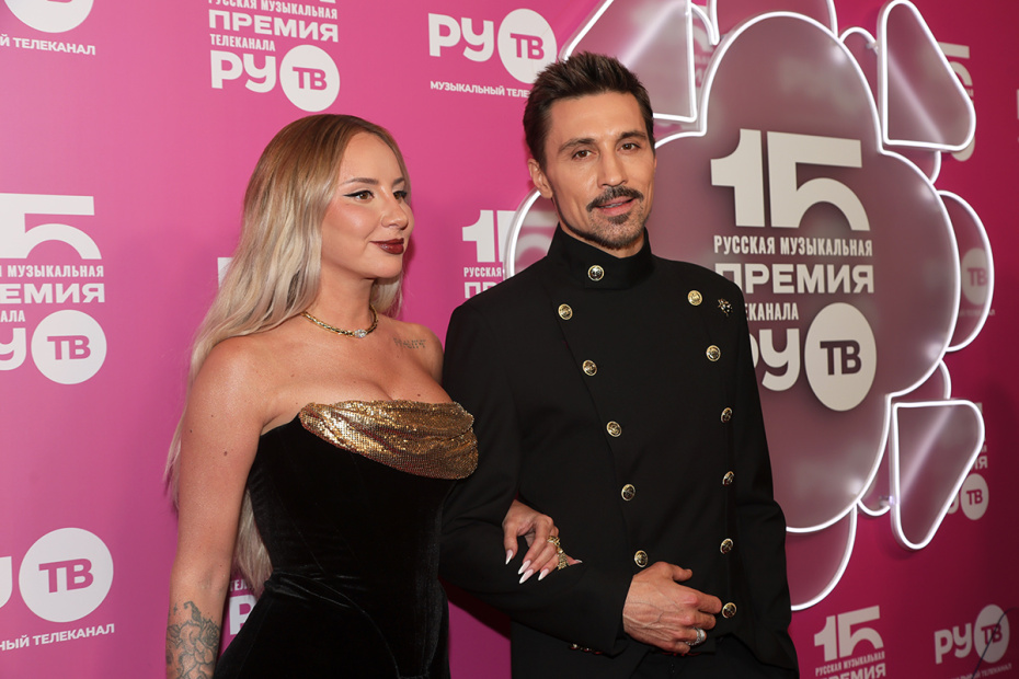 Anna Asti (Анна Дзюба) и Дима Билан на XV Русской Музыкальной Премии телеканала РУ.ТВ на «ВТБ Арене» в Москве