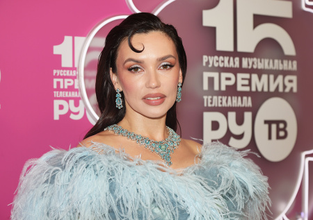 «Просто обязана»: Серябкина призналась, что хочет стать новой Примадонной