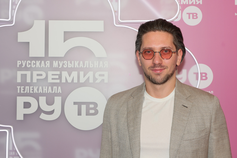 Певец ЮрКисс (Юрий Киселев) на XV Русской Музыкальной Премии телеканала РУ.ТВ на «ВТБ Арене» в Москве