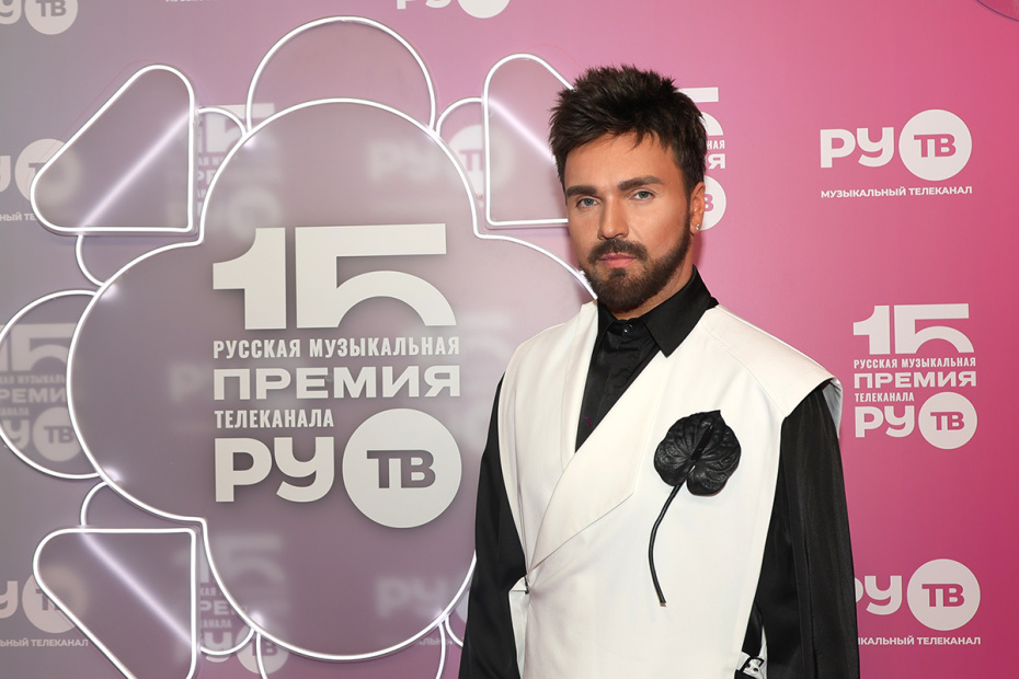 Певец Александр Панайотов на XV Русской Музыкальной Премии телеканала РУ.ТВ на «ВТБ Арене» в Москве