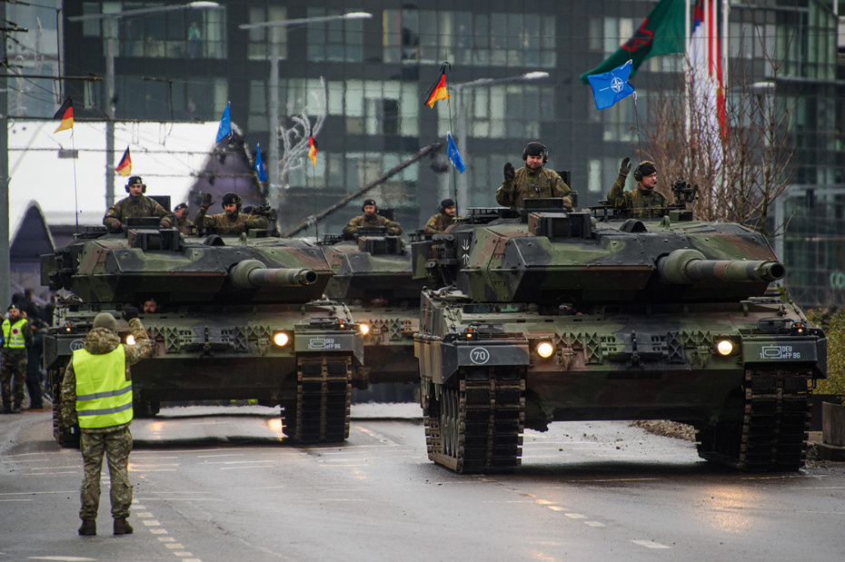 Танки немецкой армии Leopard 2A6 принимают участие в военном параде