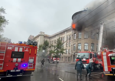 Масштабный пожар в НИИ сорвал всероссийский полумарафон