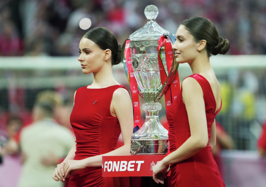 Главный трофей Кубка России на церемонии награждения победителей Кубка России по футболу сезона-2025/26 в Москве