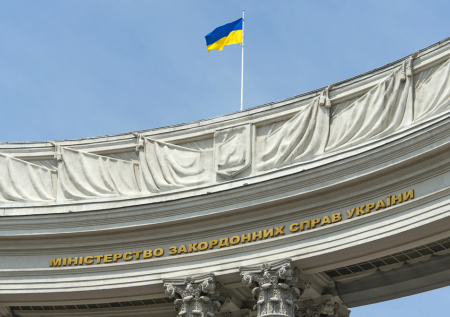 Здание налоговой службы в Киеве получило повреждения после ночных взрывов