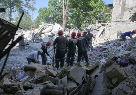 Иностранным журналистам показали страшные последствия удара ВСУ по ЛНР