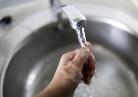 В Ангарске изменился цвет водопроводной воды