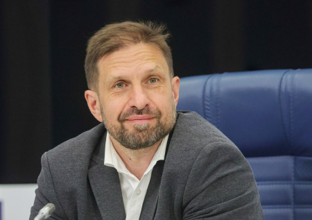 Ради семьи, а не блуда: депутат Кузнецов о браках и разводах в России