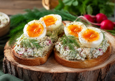 Тру огурец и редис на терке: летние бутерброды получаются такими вкусными, что хочется готовить каждый день