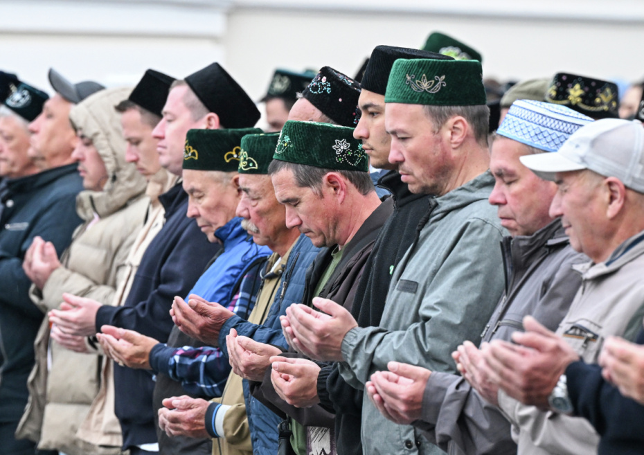 Верующие на празднике Курбан-байрам у мечети аль-Марджани в Старо-Татарской слободе Казани