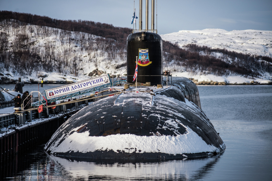 Атомная подводная лодка К-535 «Юрий Долгорукий» на причале в Гаджиево