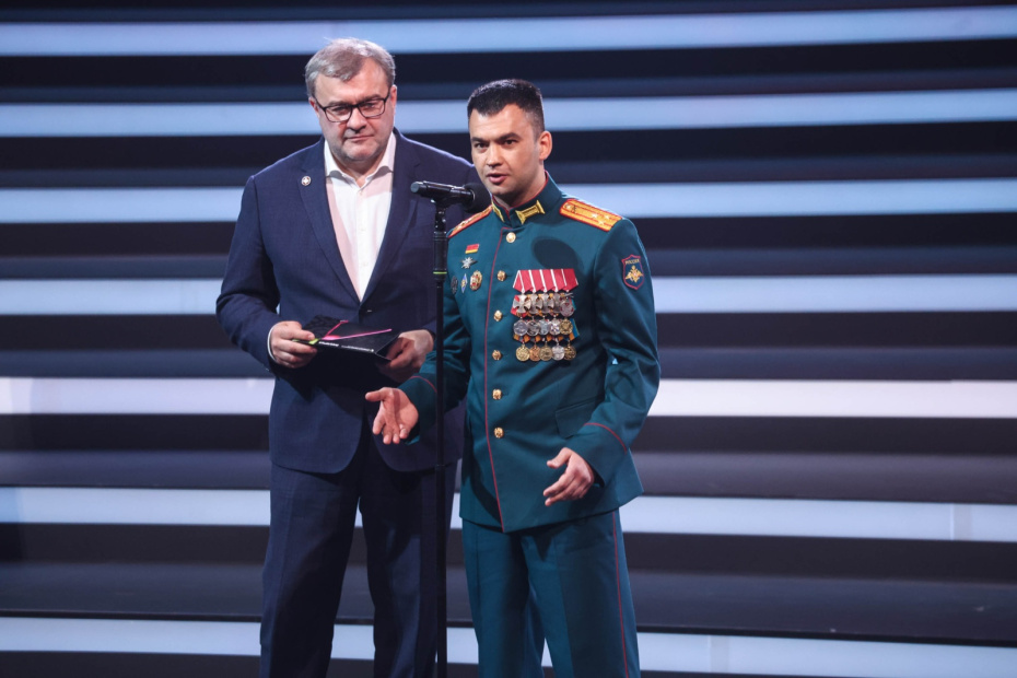 Актер Михаил Пореченков и ветеран СВО, участник федеральной программы «Время героев», советник губернатора ЯНАО по работе с ветеранами СВО Артур Жумабаев