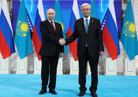 Путин и Токаев посадили дуб на Аллее вечной дружбы России и Казахстана