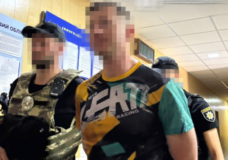 «Мы сексом занимались»: украинский майор полиции насиловал девочку в траве