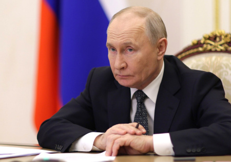 Путин назвал западные СМИ средством массового одурачивания