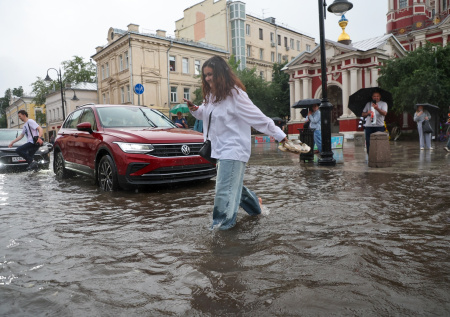 Ливни, мощные грозы и жара до +32 градусов: погода в Москве в середине лета