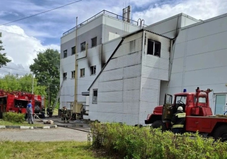 Пожар охватил нижегородский торговый центр
